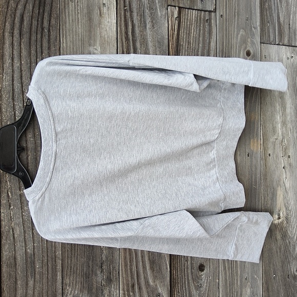 Old Navy Actice crop grey sweatshirt - Picture 4 of 5